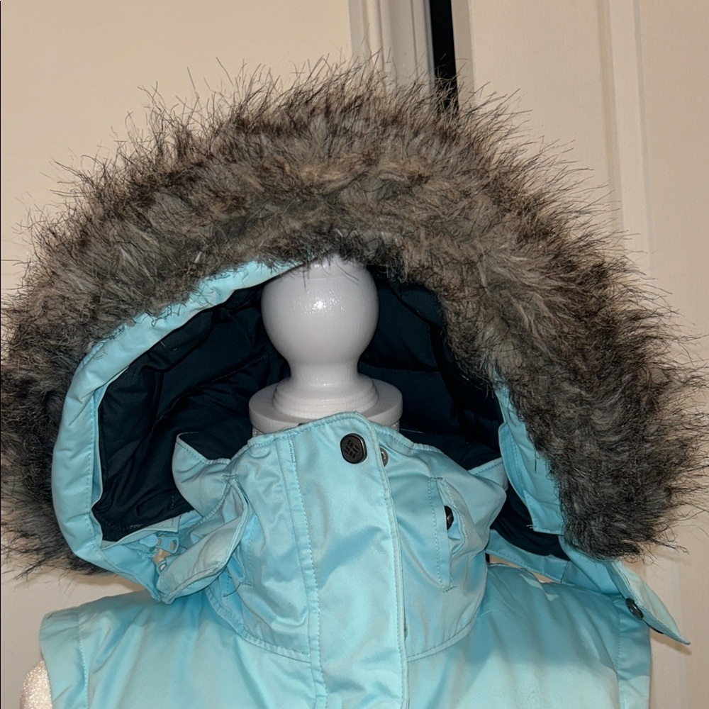 Columbia Women’s Lay D Down Omni Heat Winter Vest with removable hood. - Picture 4 of 14